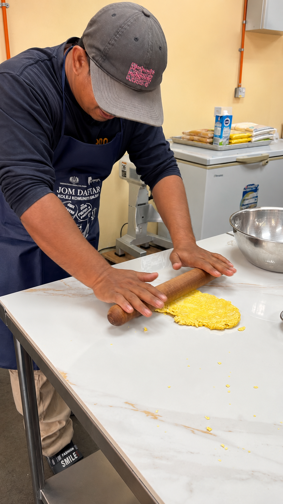 Hands-on preparation of yellow noodle dough